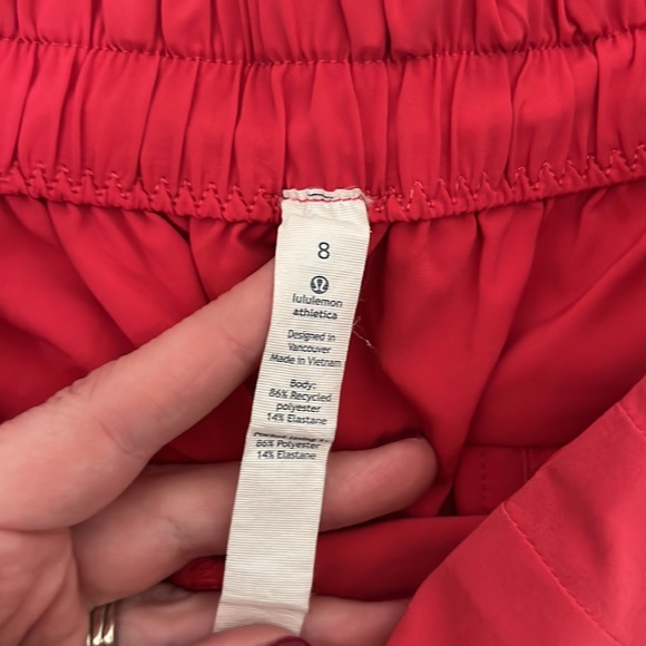 Lululemon sz 8 Shorts - Picture 2 of 2